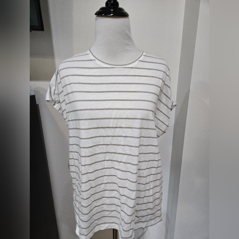 Banana Republic White and Olive Cap Sleeve Tee
